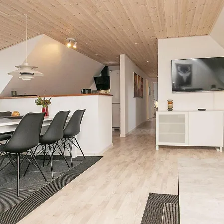 6 Person Holiday In S By *